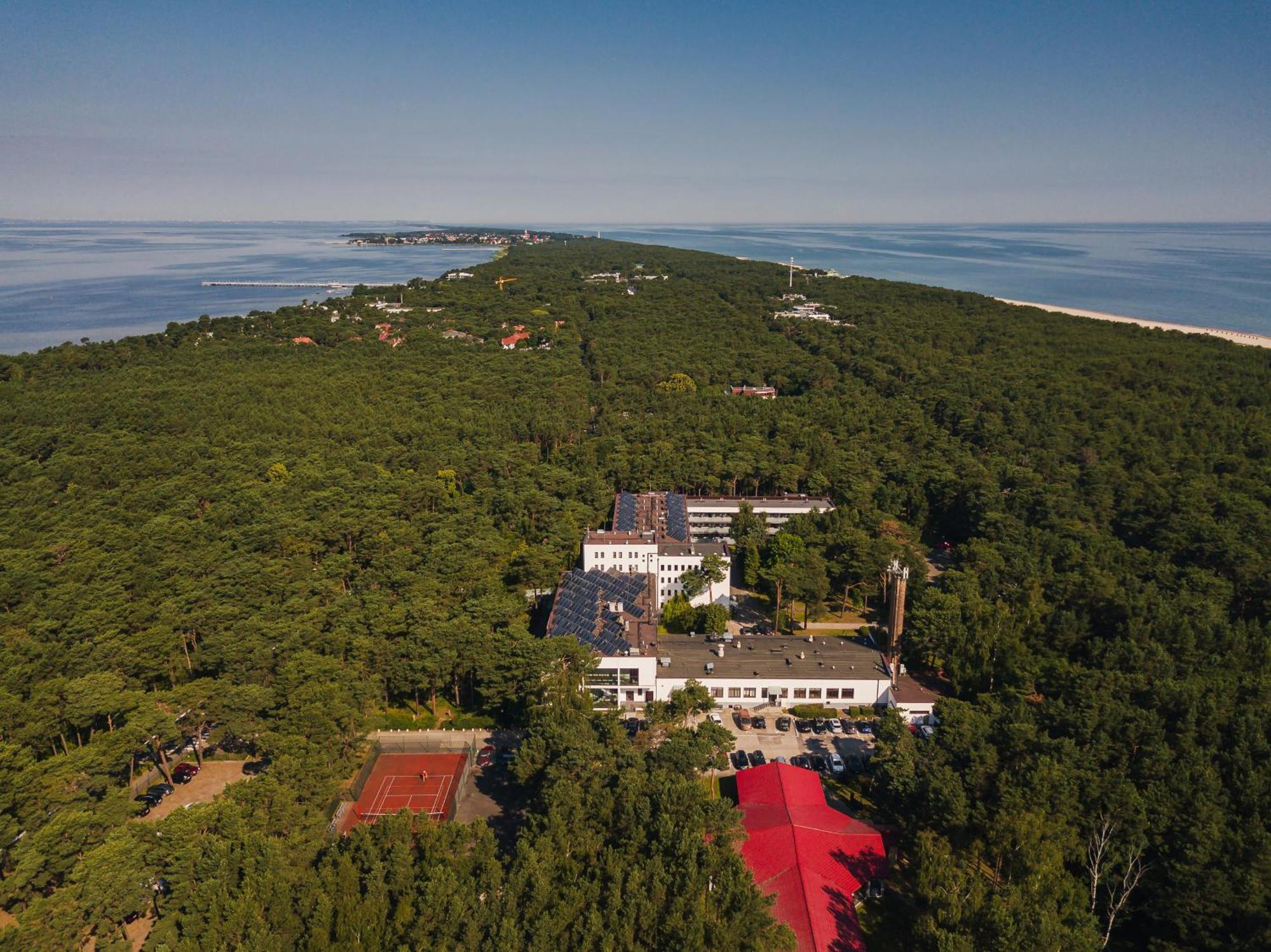 Osrodek Delfin Rewita Hotel Jurata Exterior foto